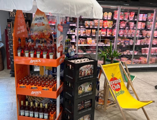Together we enjoy das neue Promotiondisplay von Aperol!